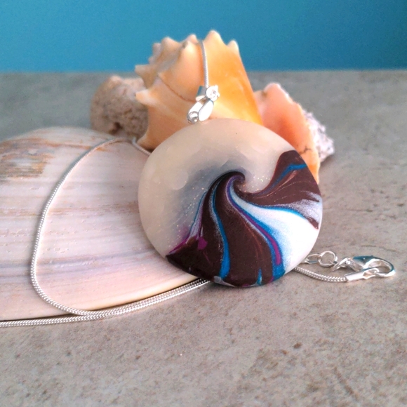 Gorgeous Swirl Necklace - Picture 4 of 4